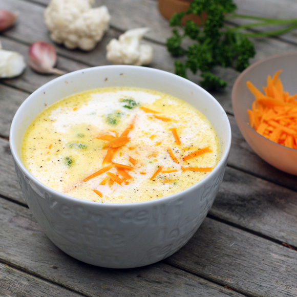 Cream of cauliflower cheddar soup - low carb high fat