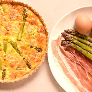 Low carb quiche with asparagus